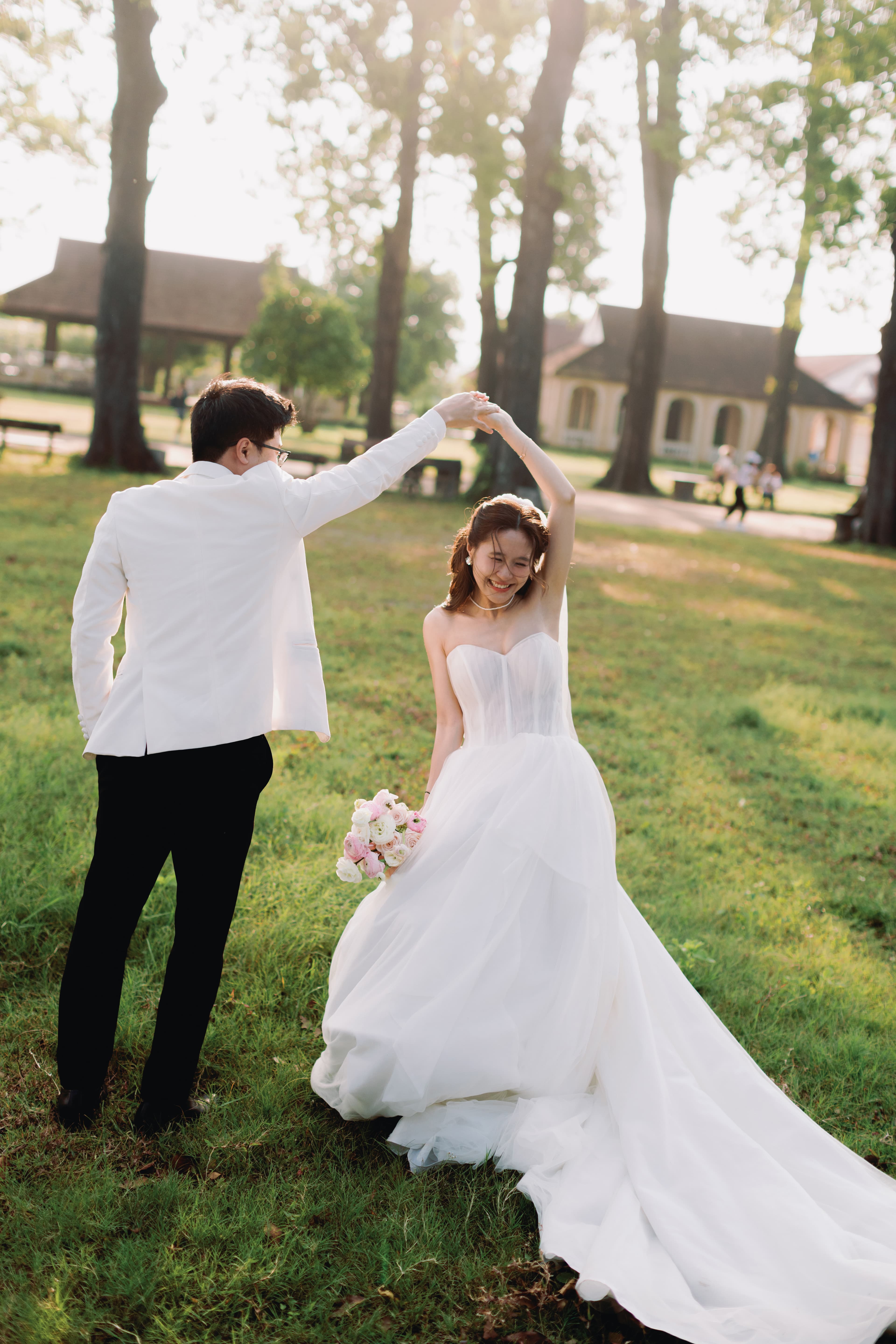 Wedding Photo - candid